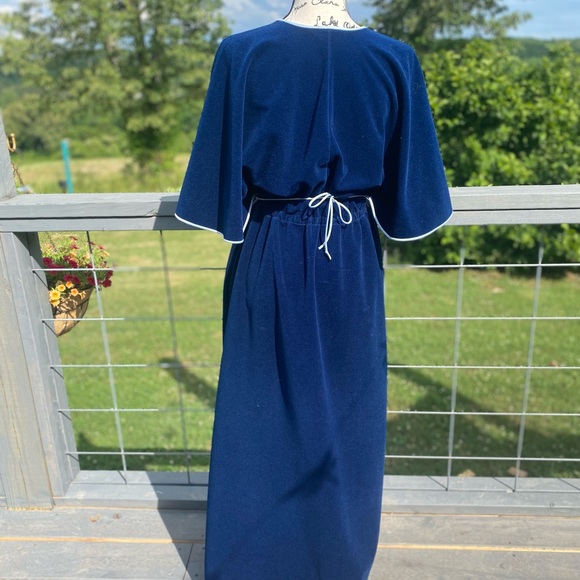 COPY - Vanity fair vintage butterfly sleeve velour maxi/dress/robe size medium - Picture 12 of 12